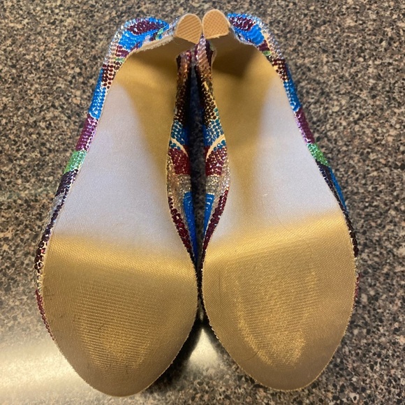 “STEVE MADDEN” Dyvinal Rainbow Platform Stiletto Heels - Picture 12 of 13